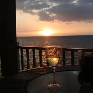 Oceanfront Paradise With Private Lanai Overlooking Bay Kailua-Kona